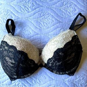 Gorgeous Victoria’s Secret dream angels plunge bra. Worn once. Size 32D